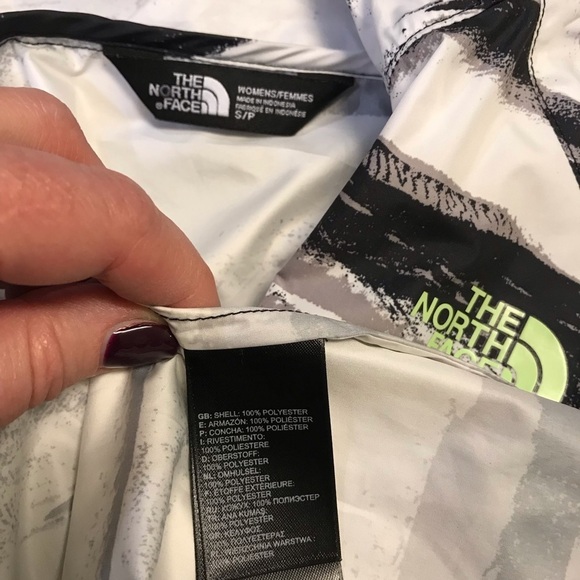 Pre-loved North Face full zip Flyweight hooded wind breaker - Picture 3 of 4